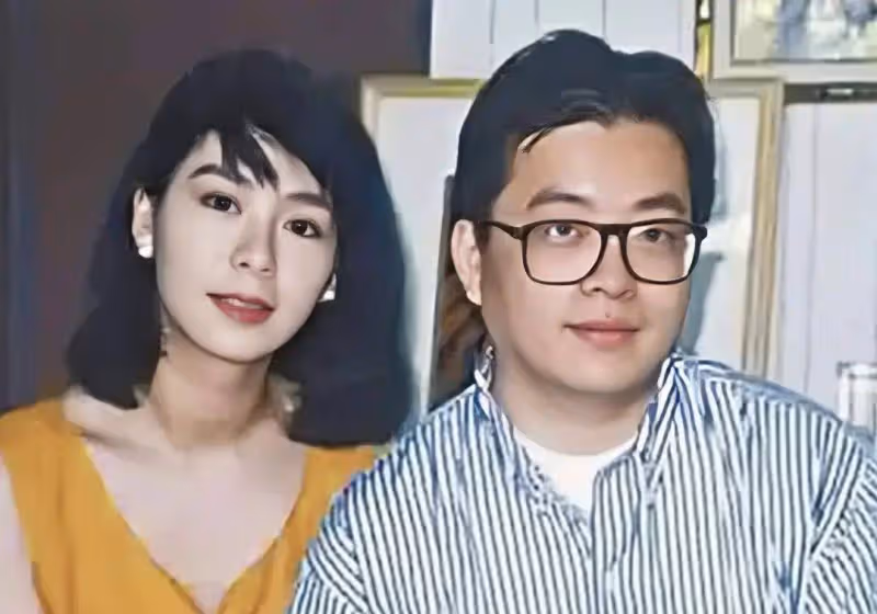 香港「凍齡女神」夏文汐復出做網紅,冬天露腿風韻猶存,多次和小鮮肉傳緋聞