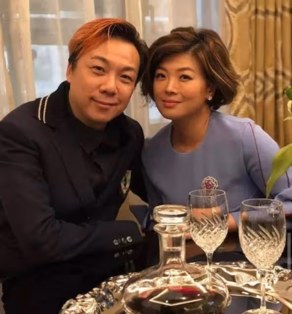 秀長腿!51歲前港姐冠軍曬慶生照,閃嫁富商曾與好姐妹捲入三角戀