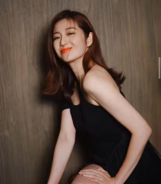 視後最強黑馬!TVB花旦跳拉丁舞賣力拉票,近年與老公屢傳婚變