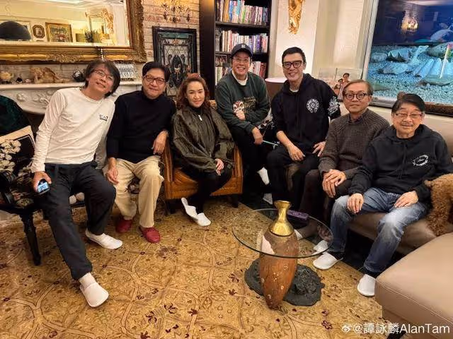 玉女歌手黎瑞恩被惡搞照片,照片來源自譚詠麟,臉蛋胖了一個度