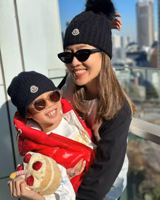 TVB長腿女神為兒子慶生!8歲小傢伙越發帥氣,一家三口日本度假