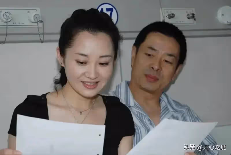 72歲濮存昕的近照曝光,頭髮花白,鼻孔變大,錄製春晚