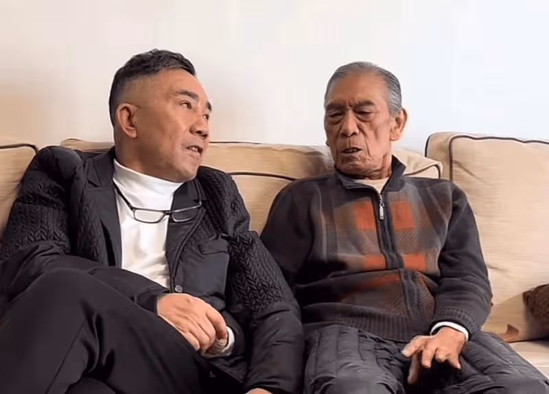 79歲馬志明驚現德雲社!左手不由自主顫抖,身體狀況惹擔憂