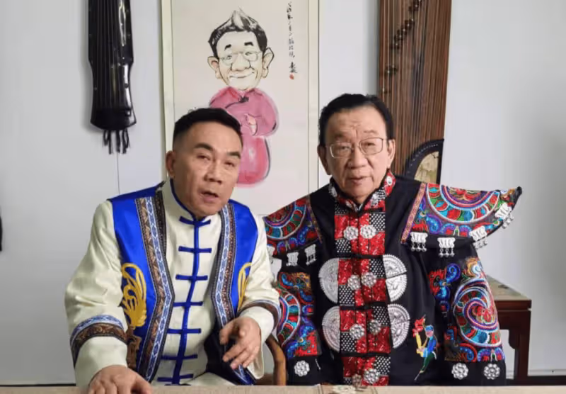 79歲馬志明驚現德雲社!左手不由自主顫抖,身體狀況惹擔憂