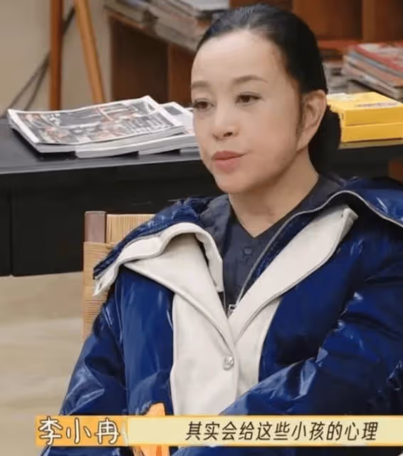 75歲劉曉慶卸妝後露真容,太驚艷了,皮膚又水又嫩,沒有一根白髮