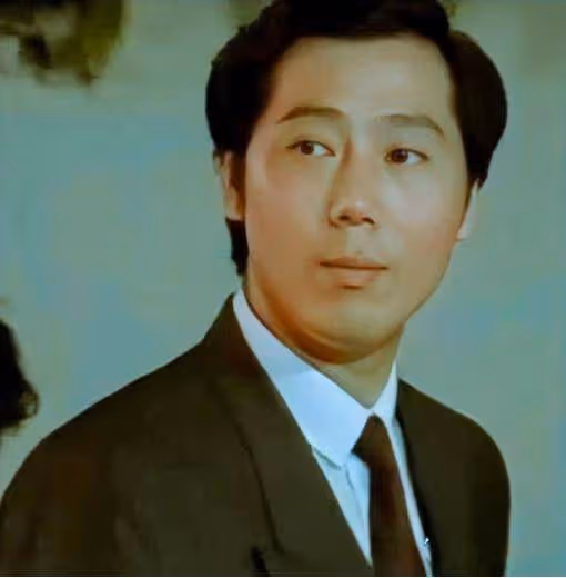 李誠儒:30年對兒子不聞不問,晚年態度反轉,欲買豪車勸子回家