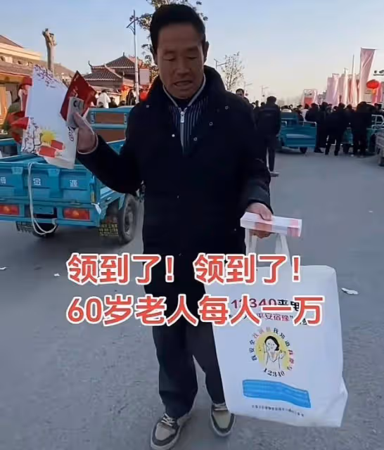 劉強東母親展示兒媳章澤天,給她買的羊絨大衣,婆媳情深闔家幸福