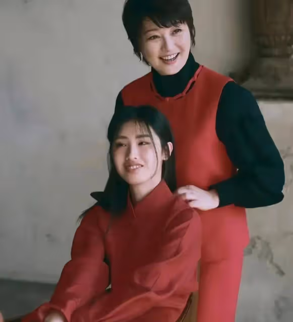 馮小剛闢謠美國房屋被燒毀!一直在海口拍戲徐帆也在,女兒已回國