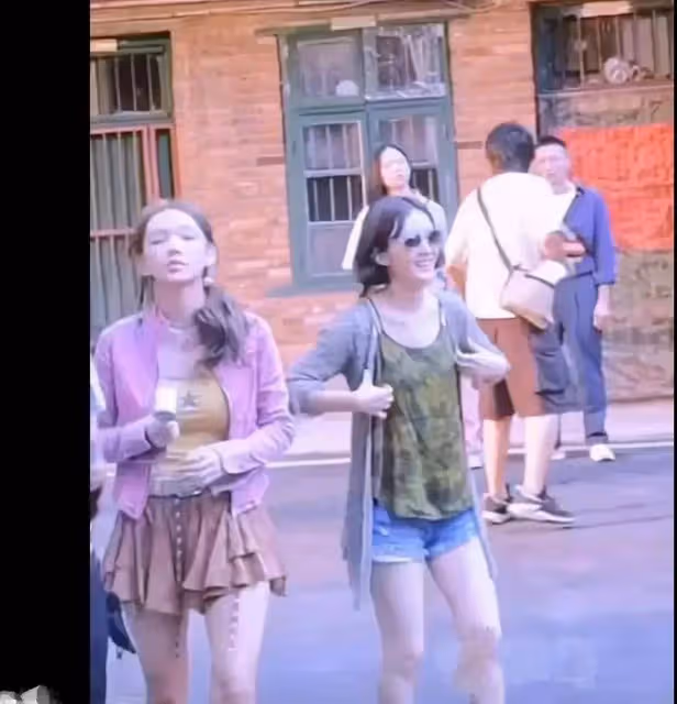 馮小剛闢謠美國房屋被燒毀!一直在海口拍戲徐帆也在,女兒已回國