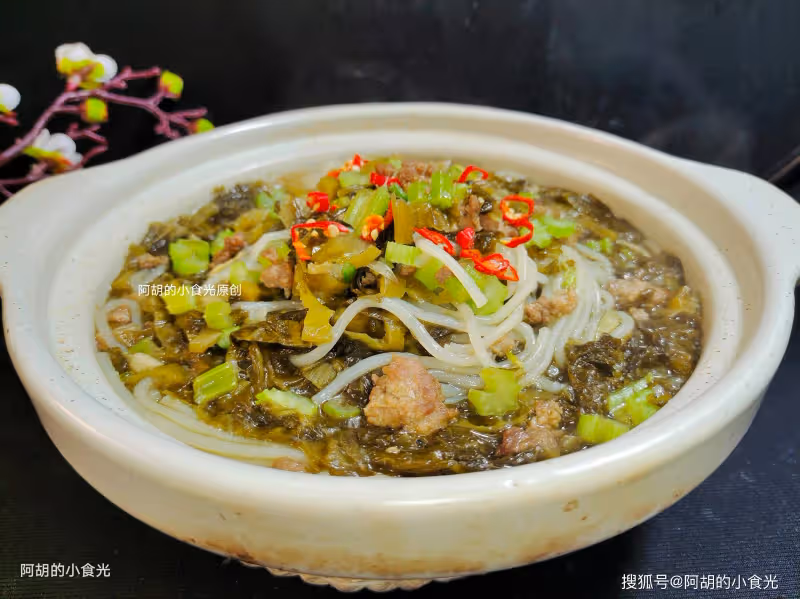 天冷不想炒菜時,就喜歡這樣煮一鍋!熱乎暖身、爽滑又扛餓,省錢省事味道十足