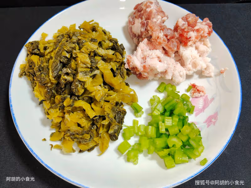 天冷不想炒菜時,就喜歡這樣煮一鍋!熱乎暖身、爽滑又扛餓,省錢省事味道十足