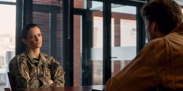 性感女神隔18年再合作《007》導演 「全女性美軍」飛阿富汗救人