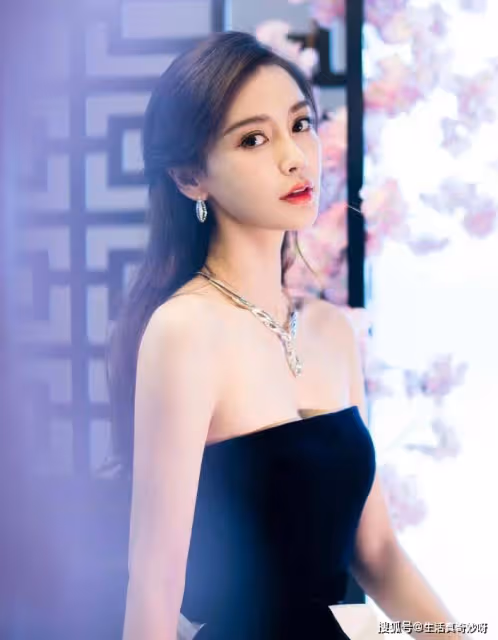 外表是仙女,私下裡卻是「老煙槍」五位女著名演員,劉亦菲出人意料