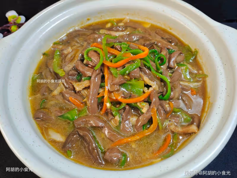 天冷就適合來這一鍋,賽過吃魚吃肉!食材簡單、嫩到在嘴裡打滑,熱乎乎地吃個精光