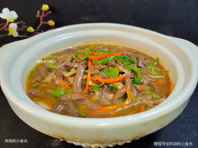 天冷就適合來這一鍋,賽過吃魚吃肉!食材簡單、嫩到在嘴裡打滑,熱乎乎地吃個精光