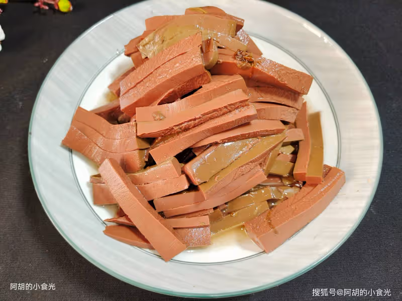 天冷就適合來這一鍋,賽過吃魚吃肉!食材簡單、嫩到在嘴裡打滑,熱乎乎地吃個精光