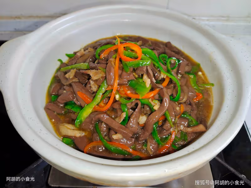 天冷就適合來這一鍋,賽過吃魚吃肉!食材簡單、嫩到在嘴裡打滑,熱乎乎地吃個精光