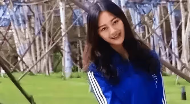 想不到陳格竟是陳道明的女兒,難怪這麼紅,如今34美的驚為天人