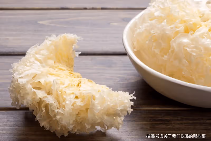 銀耳只用清水洗，髒東西難洗凈！學會一招，銀耳乾淨衛生無雜質