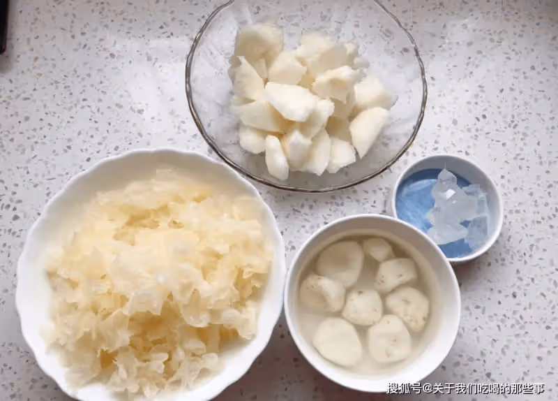 銀耳只用清水洗，髒東西難洗凈！學會一招，銀耳乾淨衛生無雜質