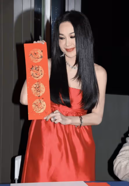 被質疑裝嫩!溫碧霞驚喜回歸,新戲大玩姐弟戀,男主被電到小鹿亂撞