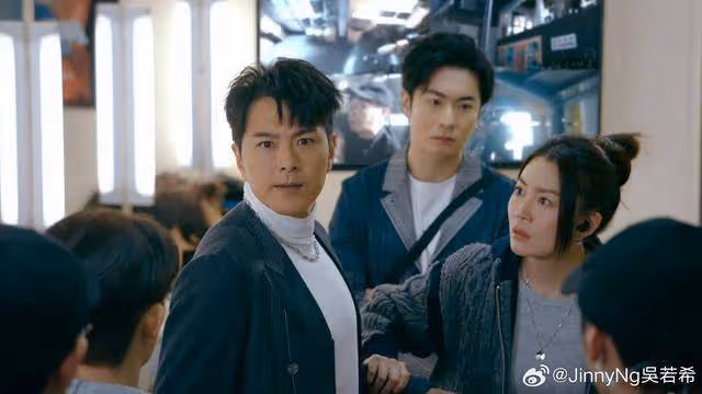 新挑戰！TVB小花新劇與年長四十多歲老戲骨激吻，靠對方帶入戲