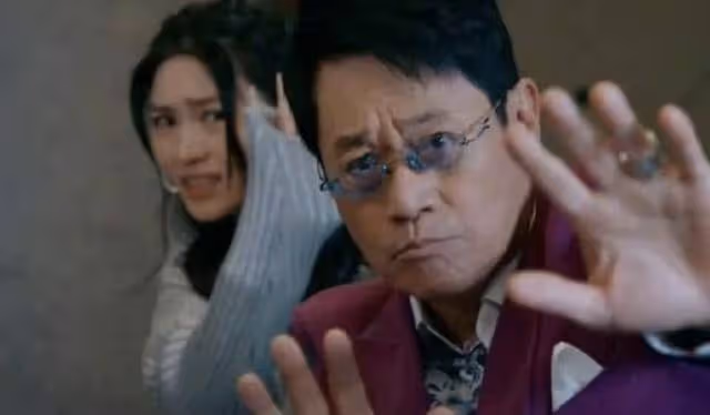 新挑戰！TVB小花新劇與年長四十多歲老戲骨激吻，靠對方帶入戲