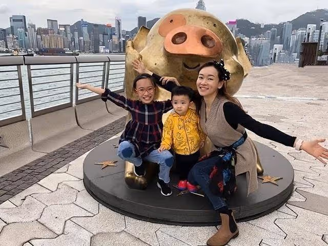 香港知名女星直播時痛哭,每天熬夜工作,疑未完成績效壓力太大