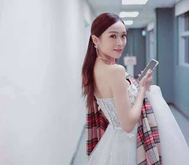 又走一個!TVB知名女星正式宣布離巢,談合約展開拉鋸戰最終談崩