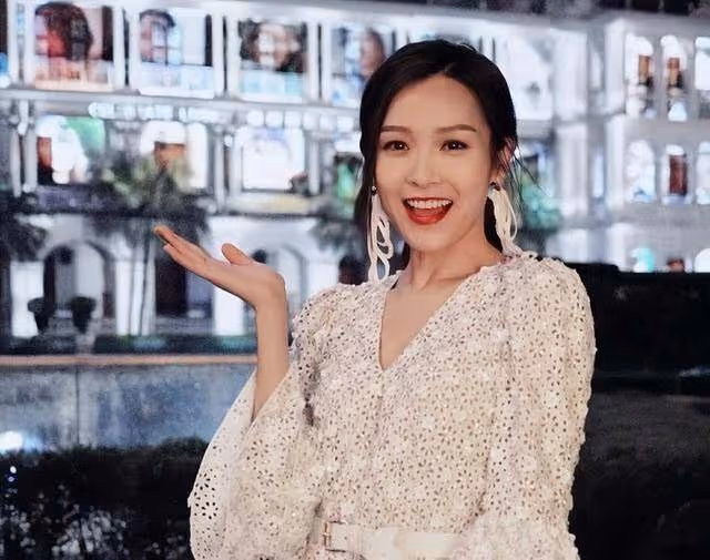 又走一個!TVB知名女星正式宣布離巢,談合約展開拉鋸戰最終談崩