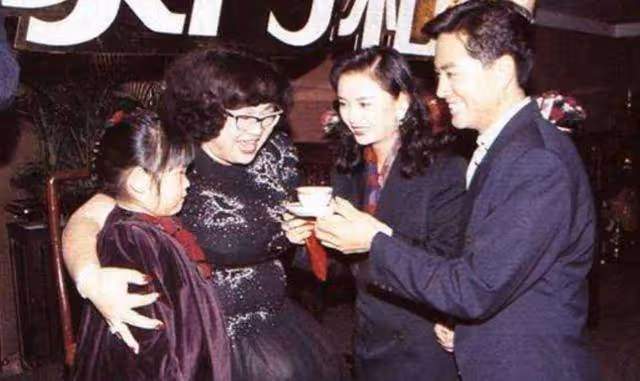 亞視一哥現身內地公司年會,保養得宜又親民,早年風評欠佳