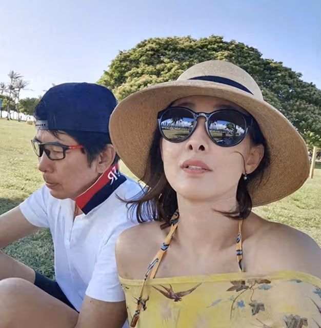 這一次，「老少戀」的殘酷現實，在52歲的牛莉身上體現得淋漓盡致