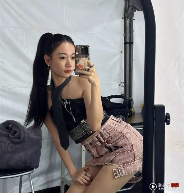 走出小三陰霾！吳卓源「激短裙岔裂」翹腿辣唱尾牙　台下見真實反應