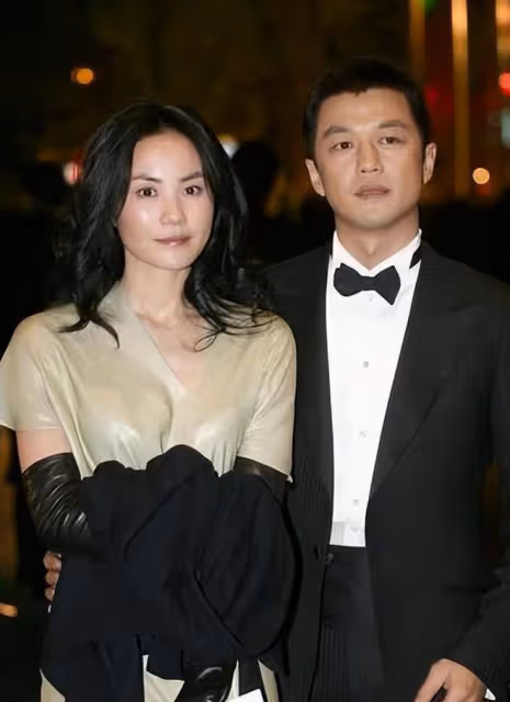 一張照片,戳穿了王菲的真實處境,她走到今天怪不得別人