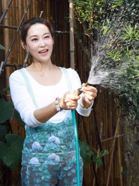 好拼!TVB女星受傷破相堅持開工,未婚生女仍未結婚更甘願當繼母