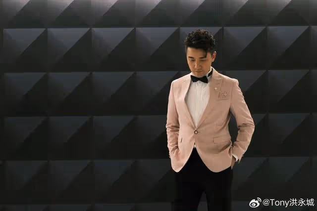 TVB小生八個月大女兒眼角貼膠布引擔憂,妻子曝光原因揭露內情