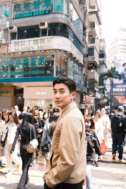 TVB小生八個月大女兒眼角貼膠布引擔憂,妻子曝光原因揭露內情