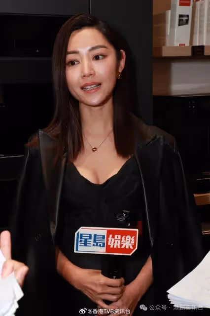 衛詩雅婚前解脫谷胸現身!赴柬埔寨探助養兒童母性爆發