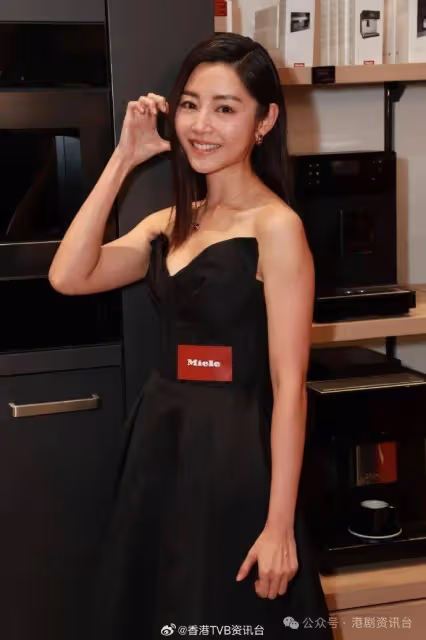 衛詩雅婚前解脫谷胸現身!赴柬埔寨探助養兒童母性爆發