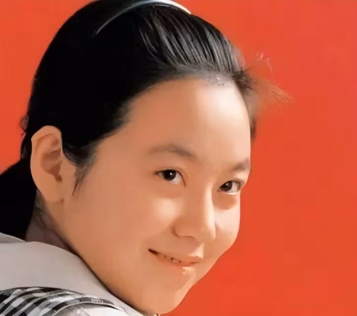鄒偉與閆妮離婚18年,他再婚生子獲幸福,她情路坎坷至今未婚