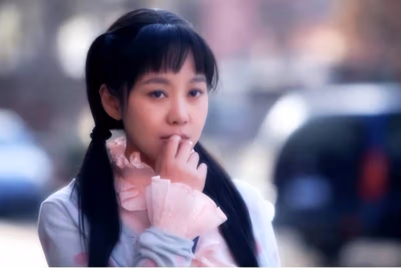 鄒偉與閆妮離婚18年,他再婚生子獲幸福,她情路坎坷至今未婚