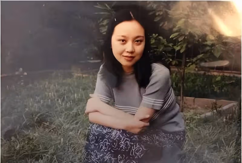 鄒偉與閆妮離婚18年，他再婚生子獲幸福，她情路坎坷至今未婚