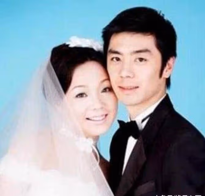 鄒偉與閆妮離婚18年，他再婚生子獲幸福，她情路坎坷至今未婚