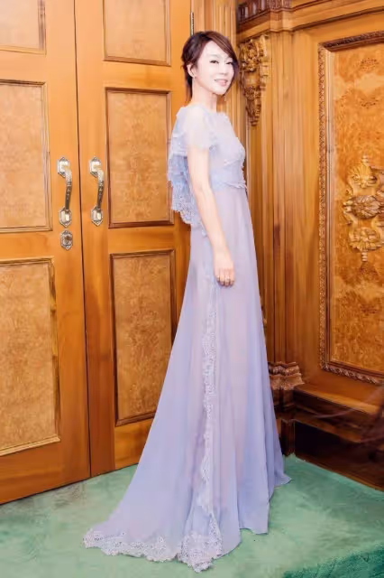 鄒偉與閆妮離婚18年,他再婚生子獲幸福,她情路坎坷至今未婚