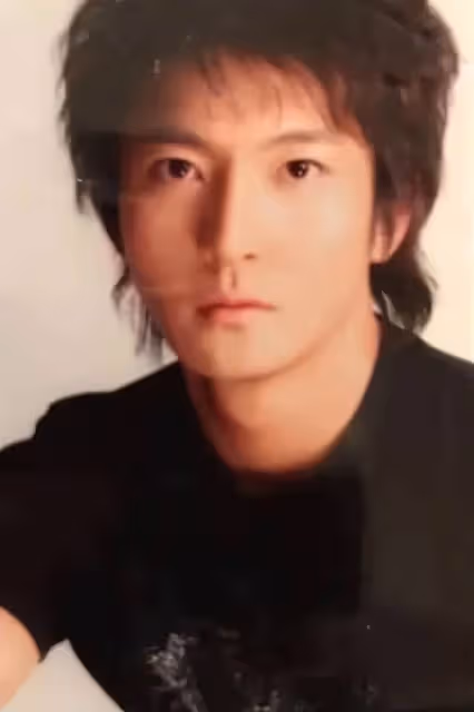 「老男孩」郭京飛，與鮑莉閃婚，17年寵妻如寶，今一家三口很幸福