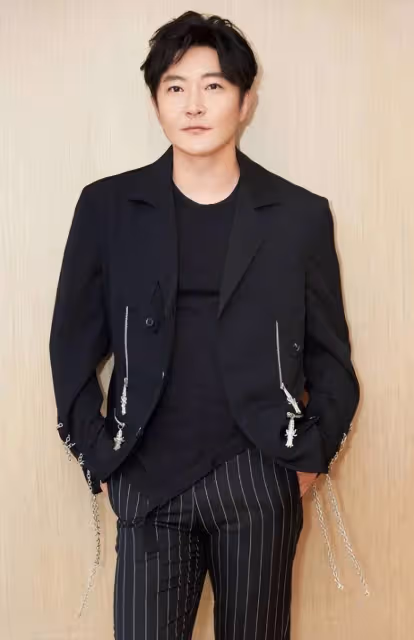 「老男孩」郭京飛,與鮑莉閃婚,17年寵妻如寶,今一家三口很幸福