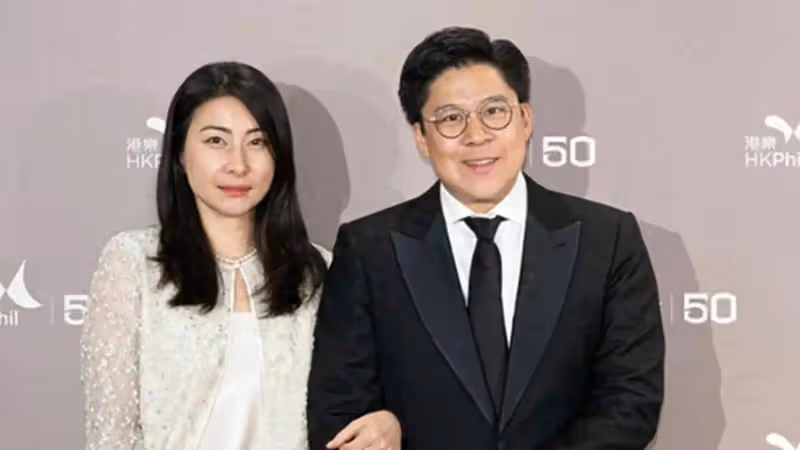 霍啟剛每次出門牽著郭晶晶,本以為是在秀恩愛,背後原因令人心疼