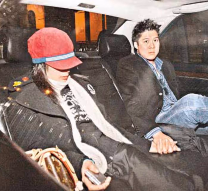 霍啟剛每次出門牽著郭晶晶，本以為是在秀恩愛，背後原因令人心疼