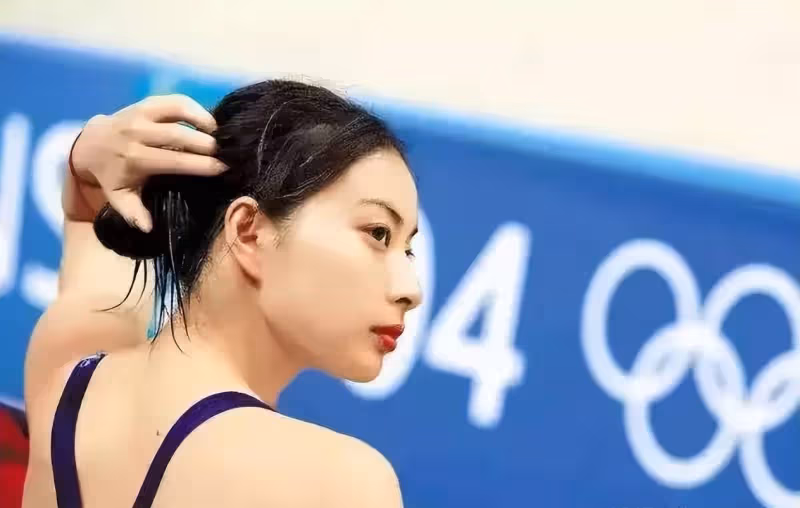 霍啟剛每次出門牽著郭晶晶，本以為是在秀恩愛，背後原因令人心疼