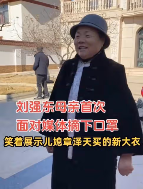 章澤天久違曬新年照，手上戴4個戒指，俏麗模樣越來越美